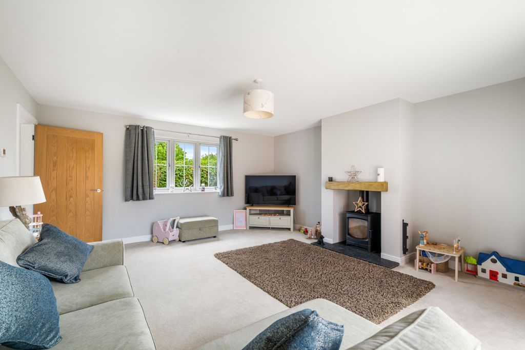 Property photo 3 of 28 5215352