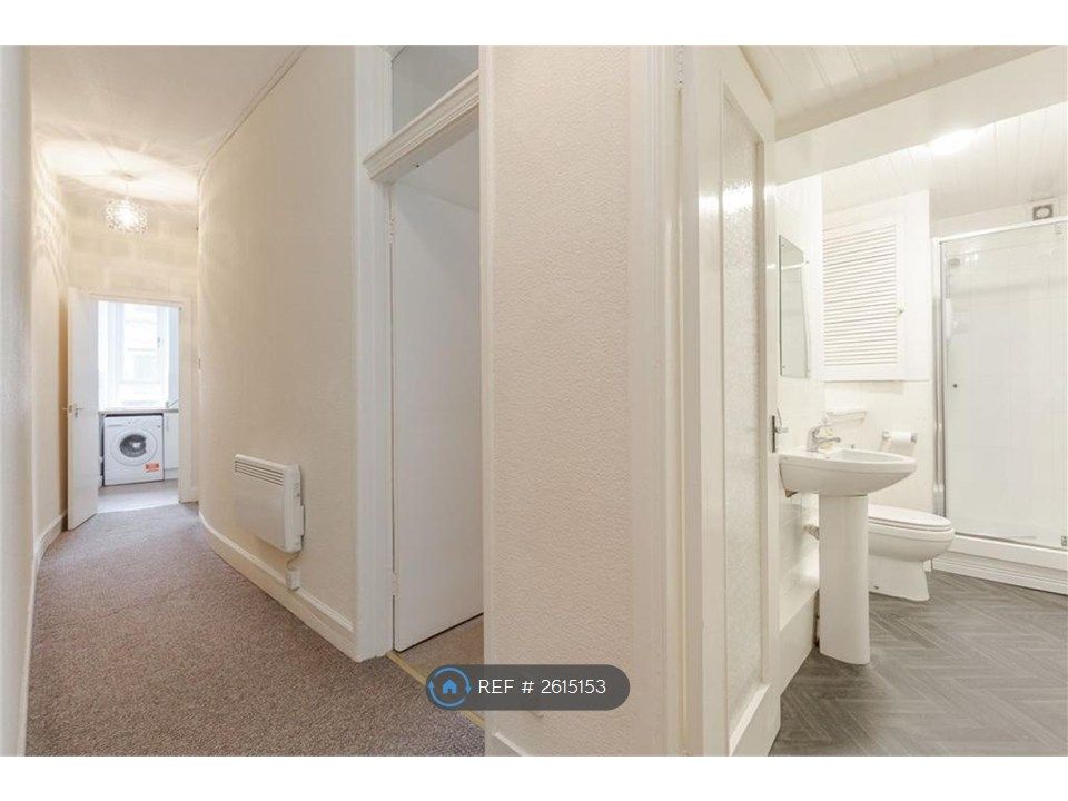 Property photo 3 of 9 Entrance Hall