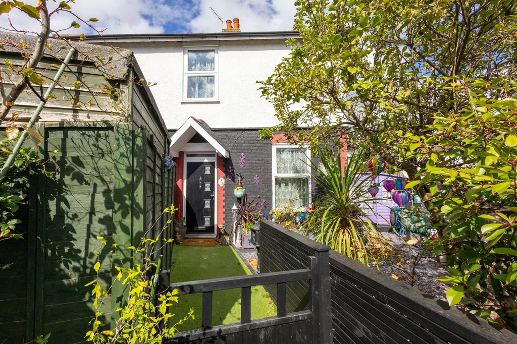 Property photo 3 of 32