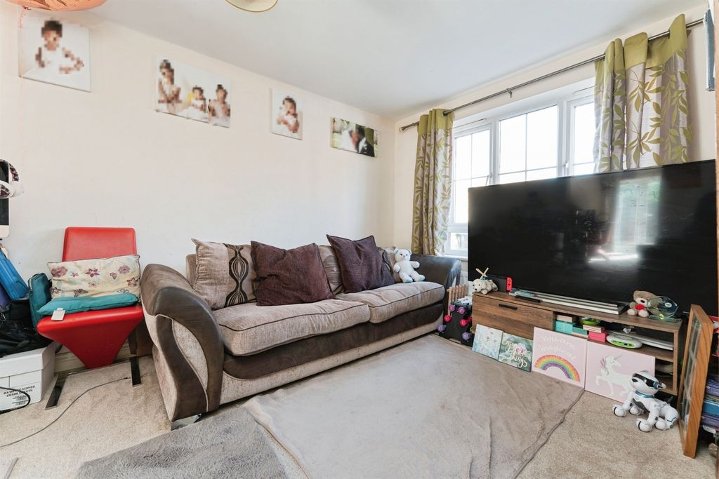 Property photo 3 of 18