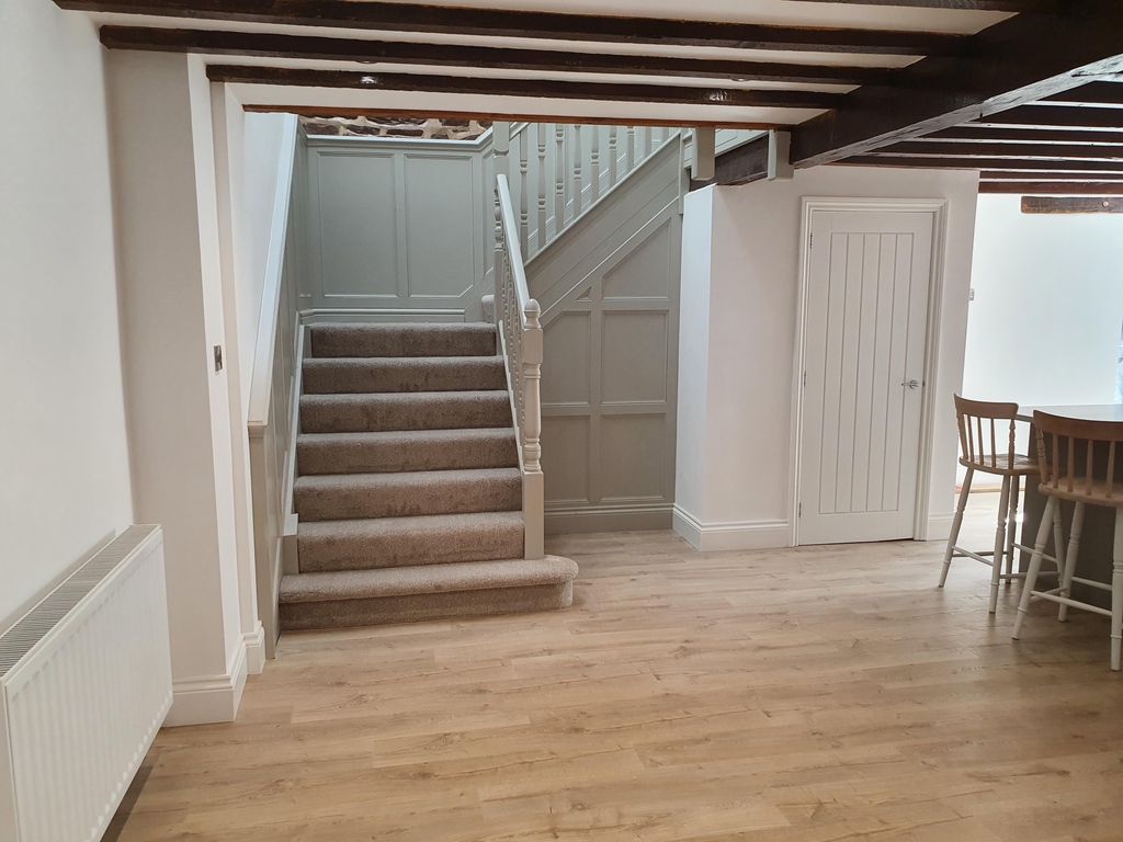 Property photo 2 of 14 Hallway