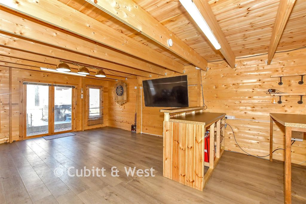 Property photo 3 of 13 Workshop/Outbuildings