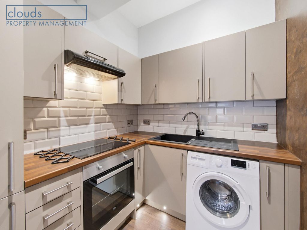 Property photo 3 of 17 Kitchen