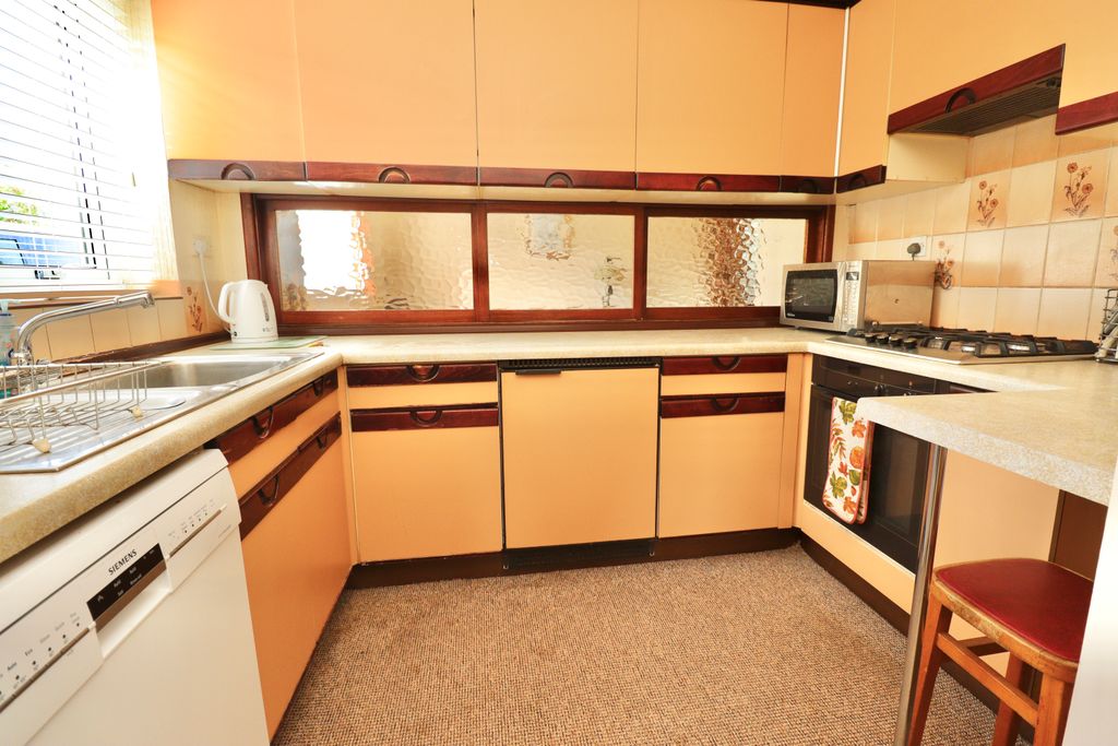 Property photo 3 of 14 Img_1025
