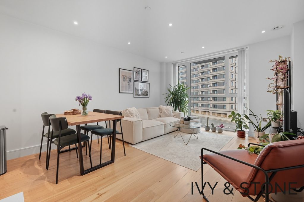 Property photo 2 of 15 4523492