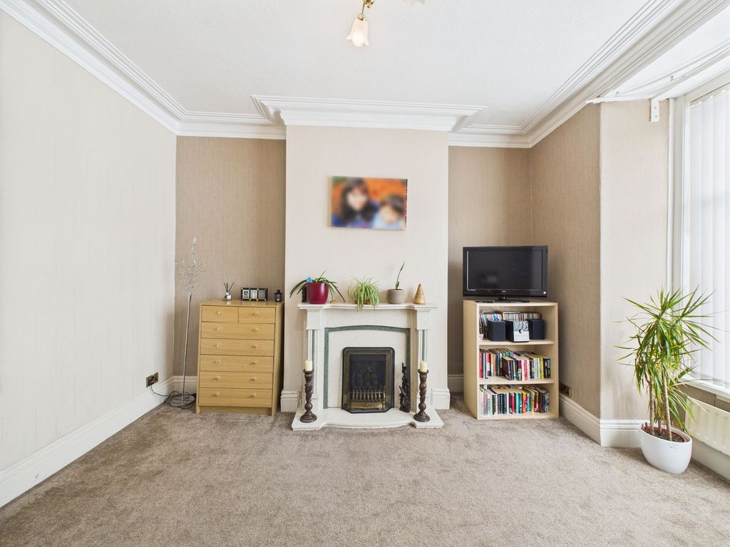Property photo 2 of 27