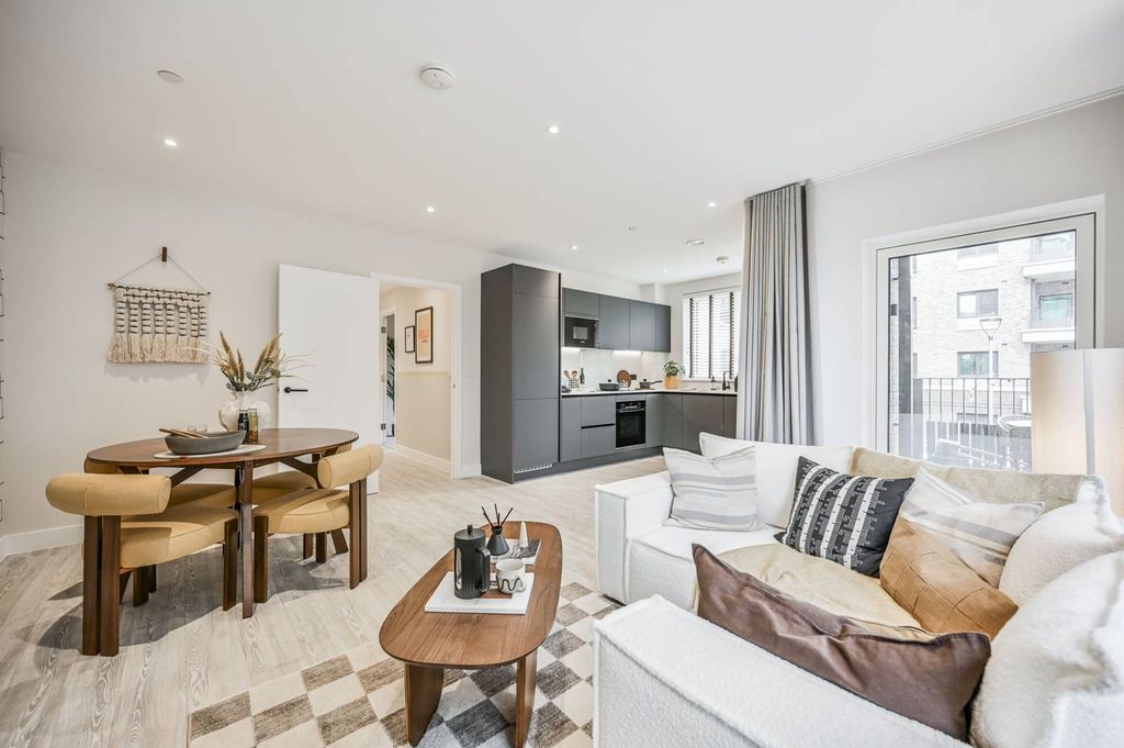 Property photo 2 of 23