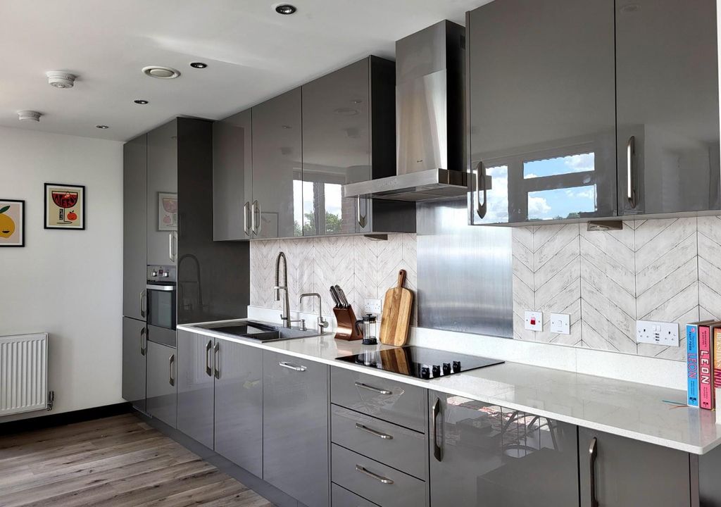 Property photo 1 of 9 Kitchen