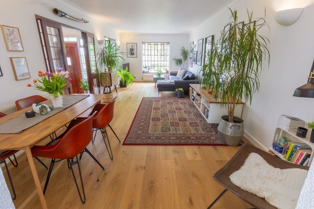 Property photo 2 of 21 Picture No. 15