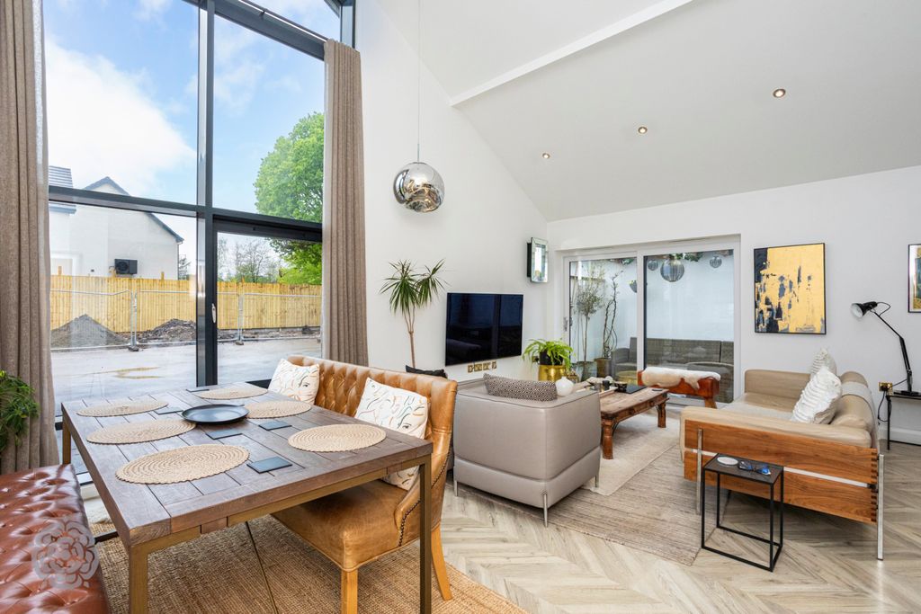 Property photo 3 of 44 Picture No. 51