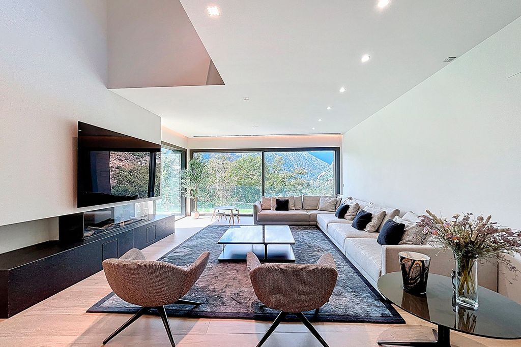 Property photo 3 of 69