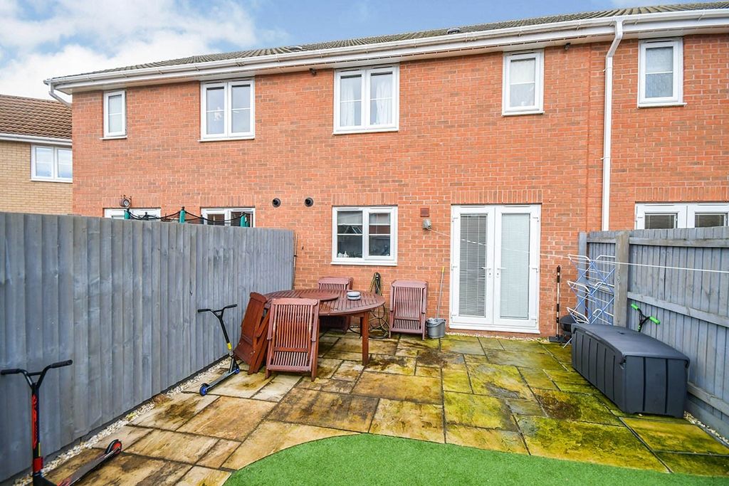 Property photo 2 of 8 Gardens