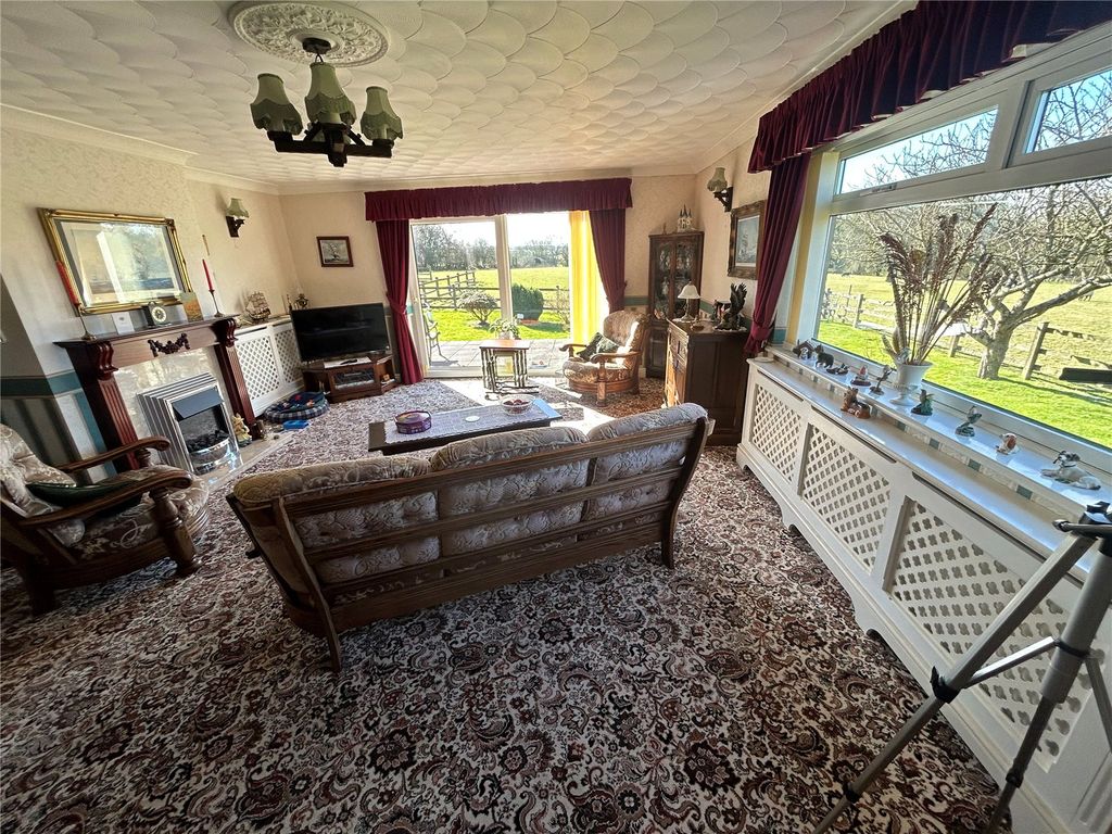 Property photo 2 of 44 Picture No. 25