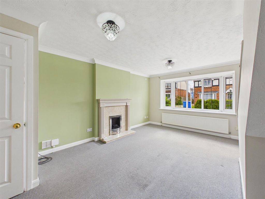 Property photo 2 of 13 Lounge