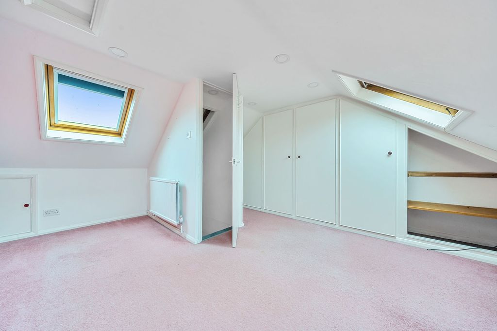 Property photo 3 of 12 Loft Room