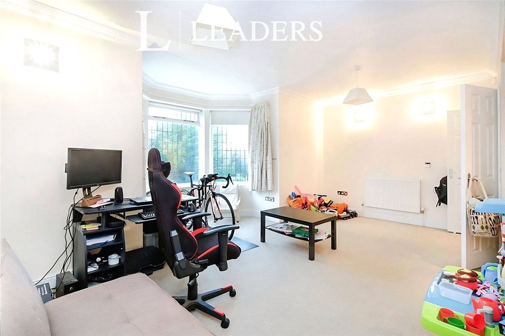 Property photo 3 of 11 Picture No. 17