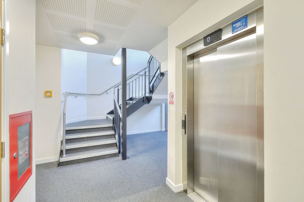 Property photo 2 of 16 Entrance Lobby