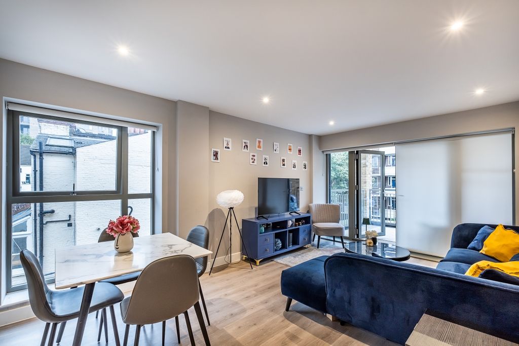 Property photo 1 of 16 Vauxhall-Street-07