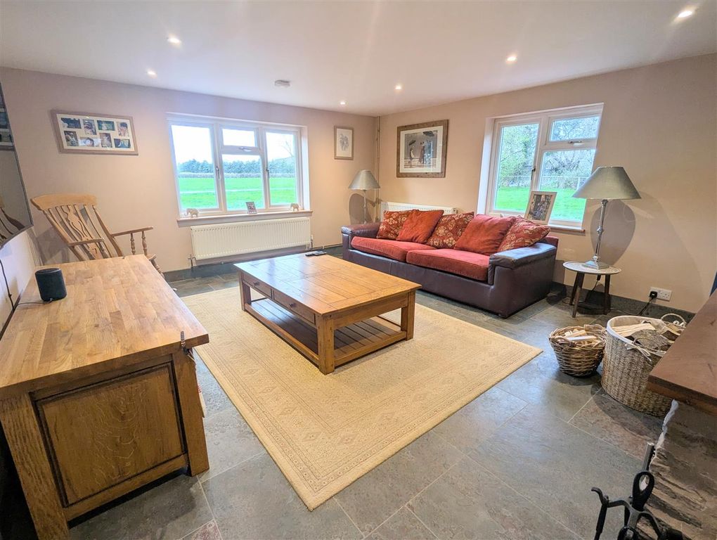 Property photo 2 of 16 Pxl_20251128_140530750~2.Jpg