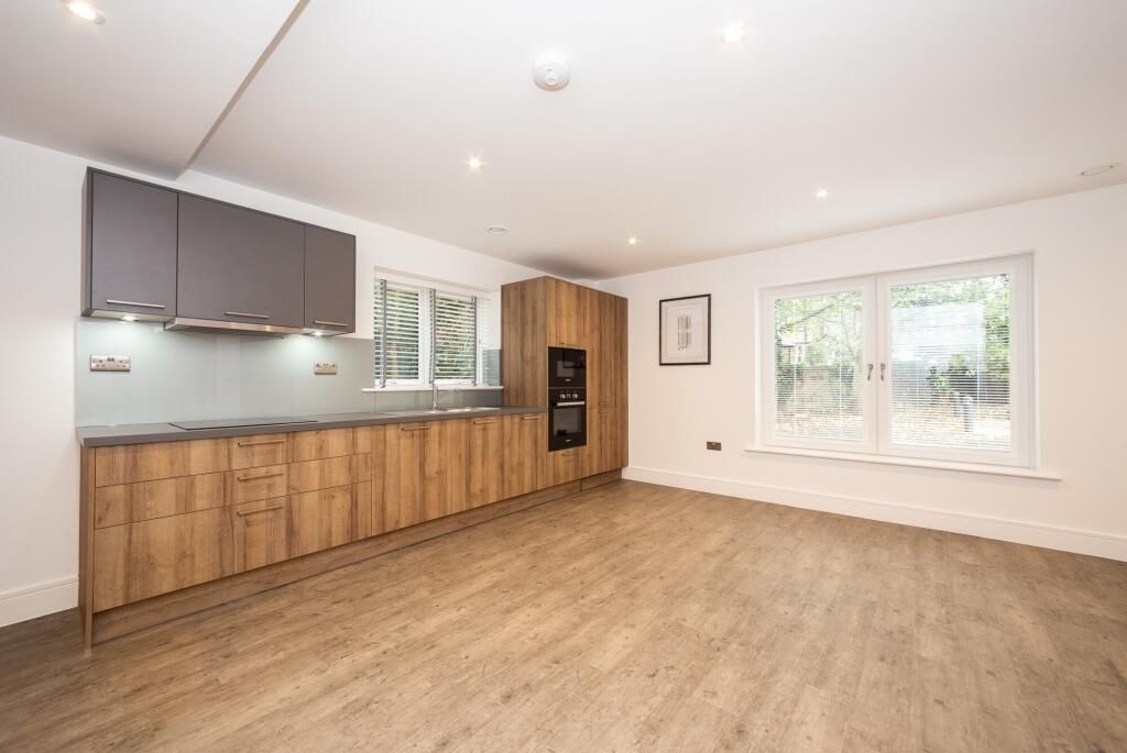 Property photo 1 of 6 3 Bed Terraced House To Rent Beechwood Rd, London Cr3