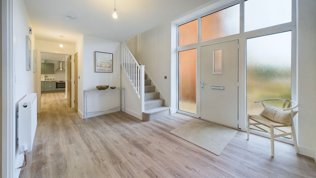 Property photo 3 of 43 3804937