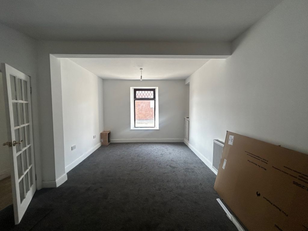 Property photo 2 of 8 Lounge
