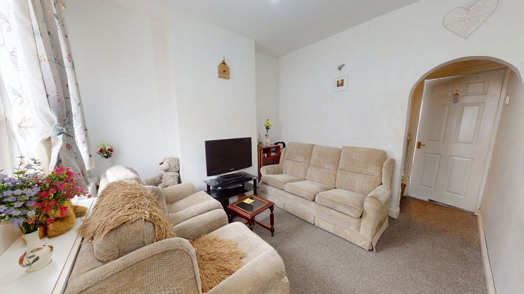 Property photo 2 of 9