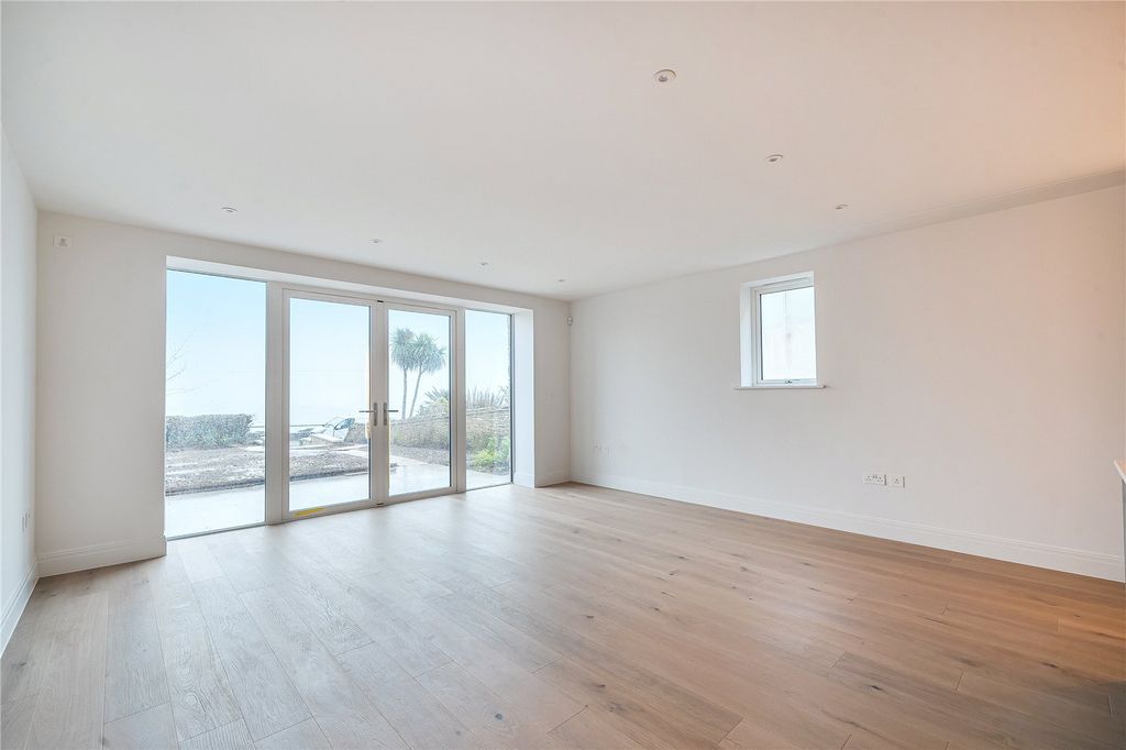 Property photo 2 of 15 Picture No. 21