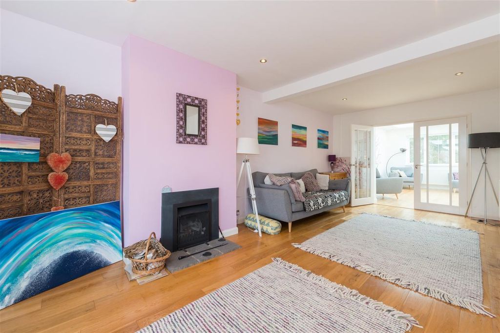 Property photo 3 of 23