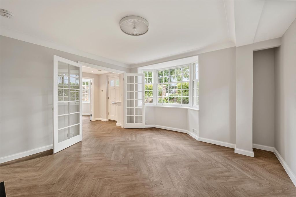 Property photo 2 of 18 18, Victoria Road -5.Jpg