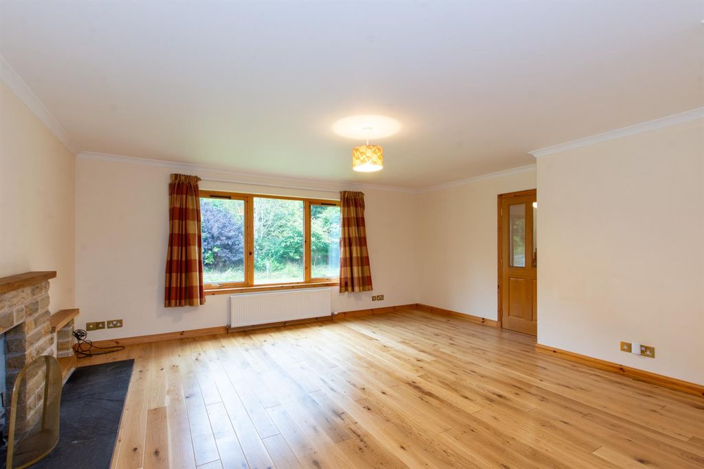 Property photo 3 of 43 Sitting Room