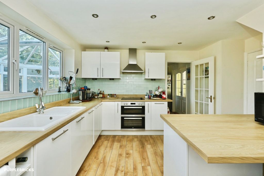 Property photo 2 of 35