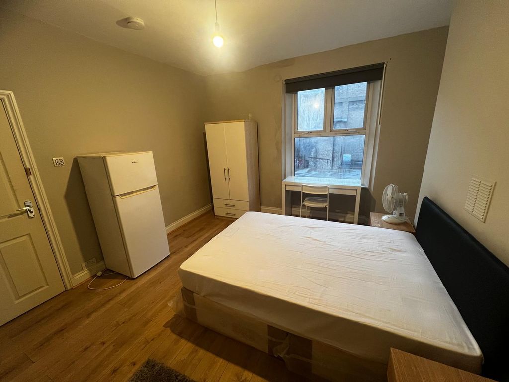 Property photo 3 of 4 Room