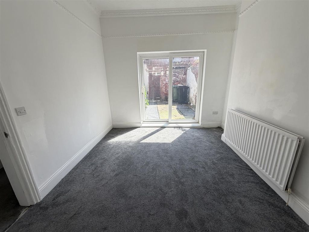 Property photo 3 of 9 Dining Room