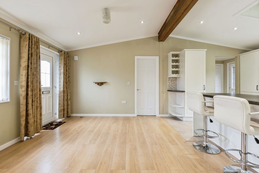 Property photo 2 of 19 Pbox-Img.Jpg