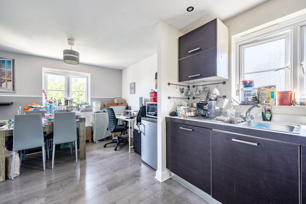 Property photo 3 of 11 2.B) Kitchen