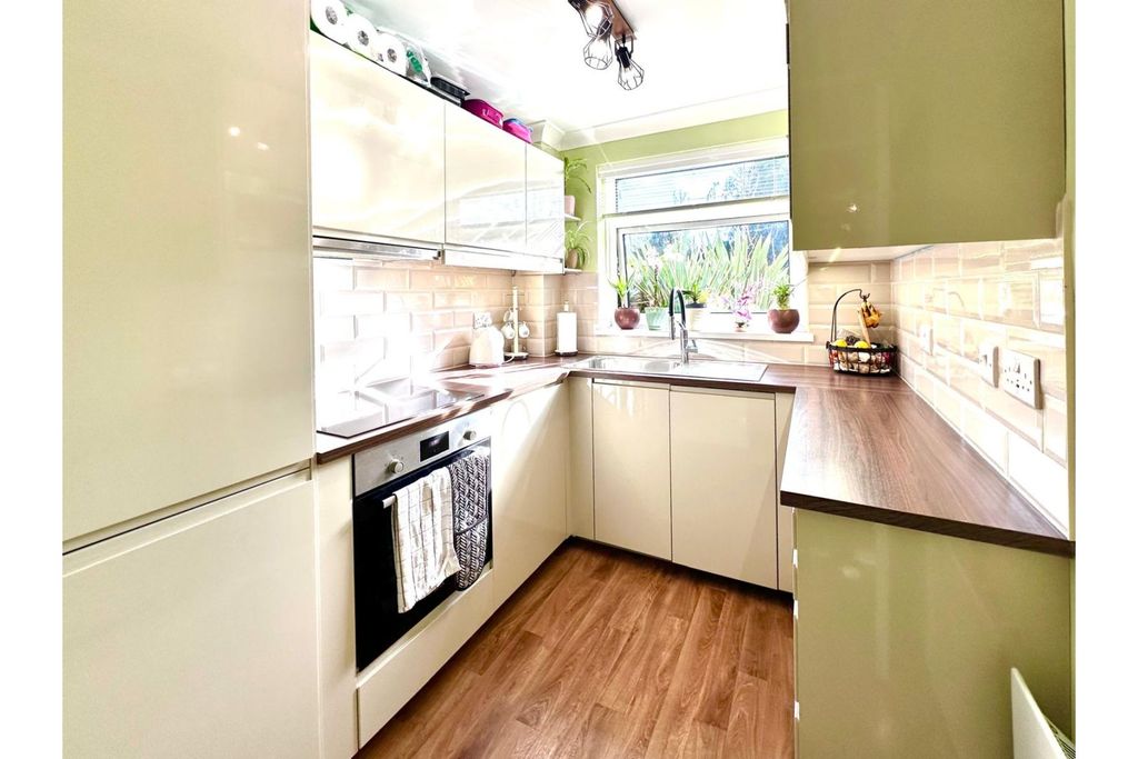 Property photo 2 of 14 Kitchen