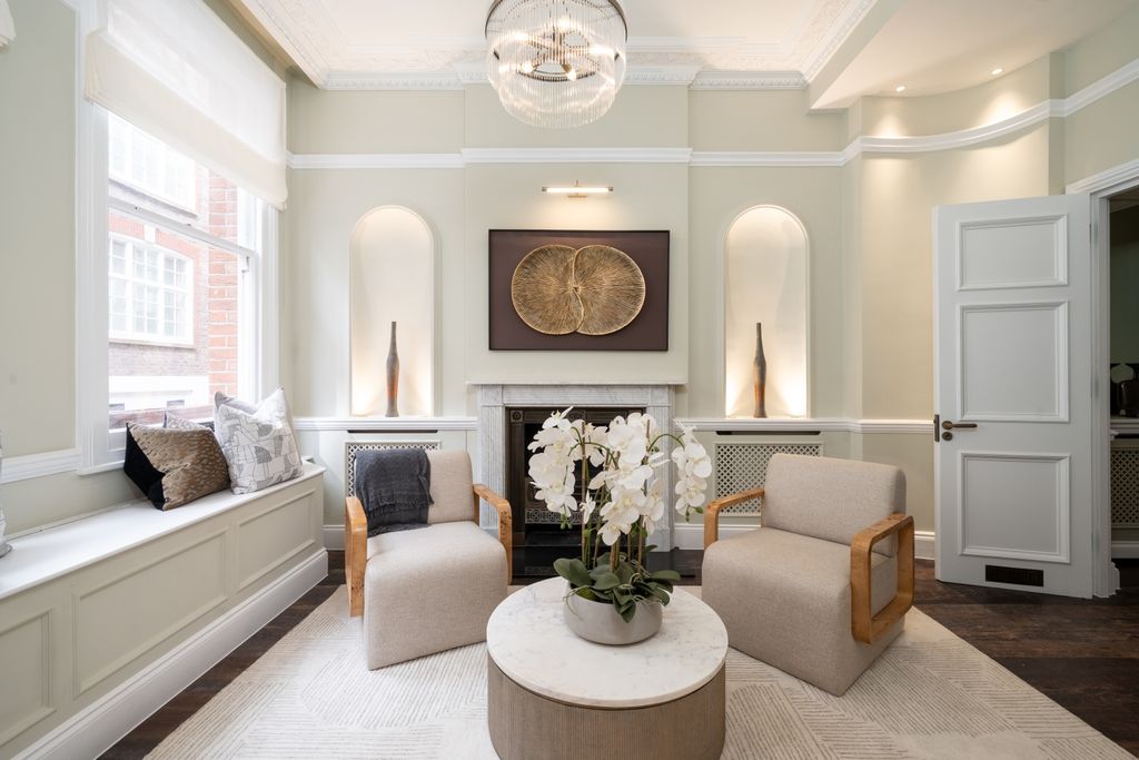 Property photo 1 of 20 Gnd Floor - Reception