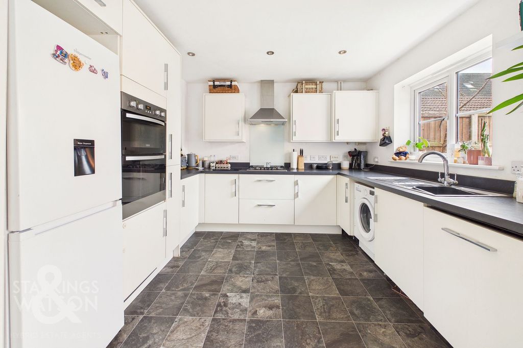 Property photo 3 of 24