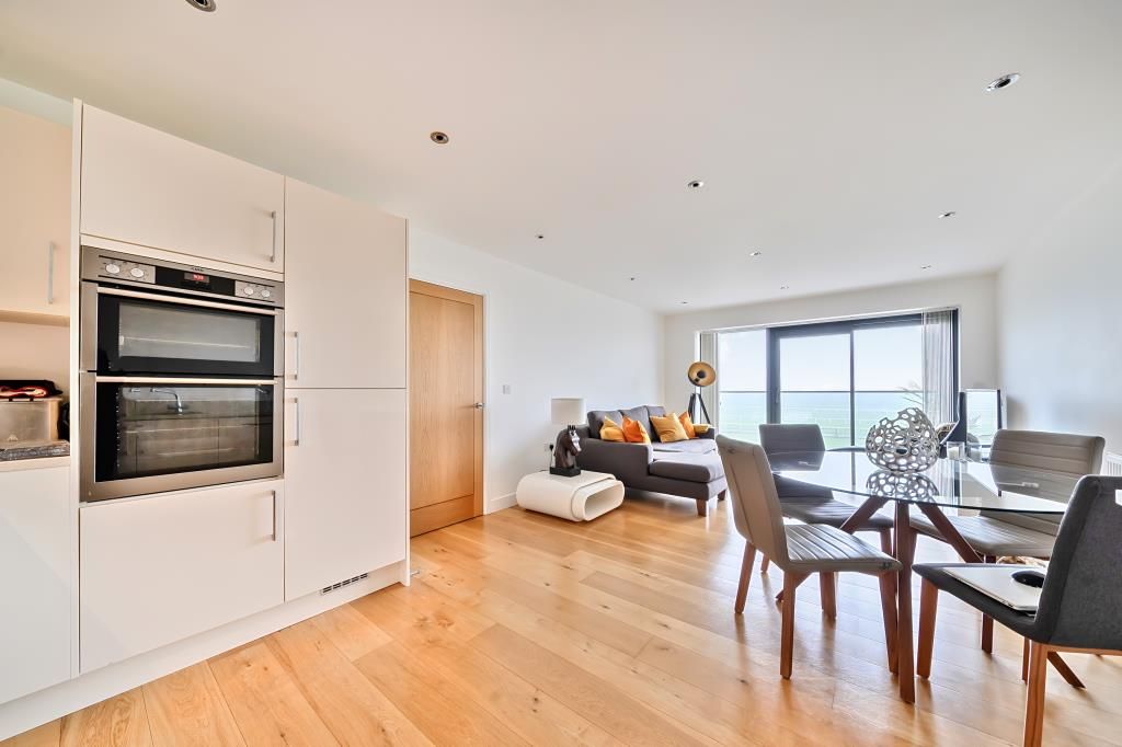 Property photo 3 of 20 Kitchen