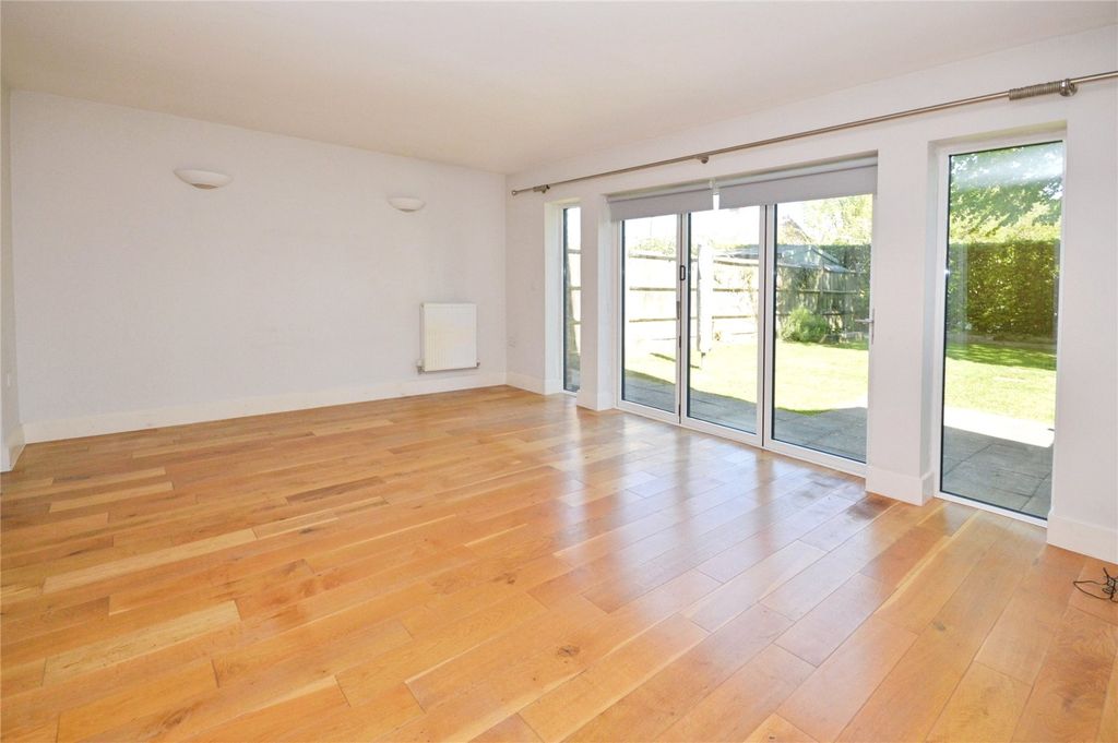 Property photo 3 of 17 Picture No. 02
