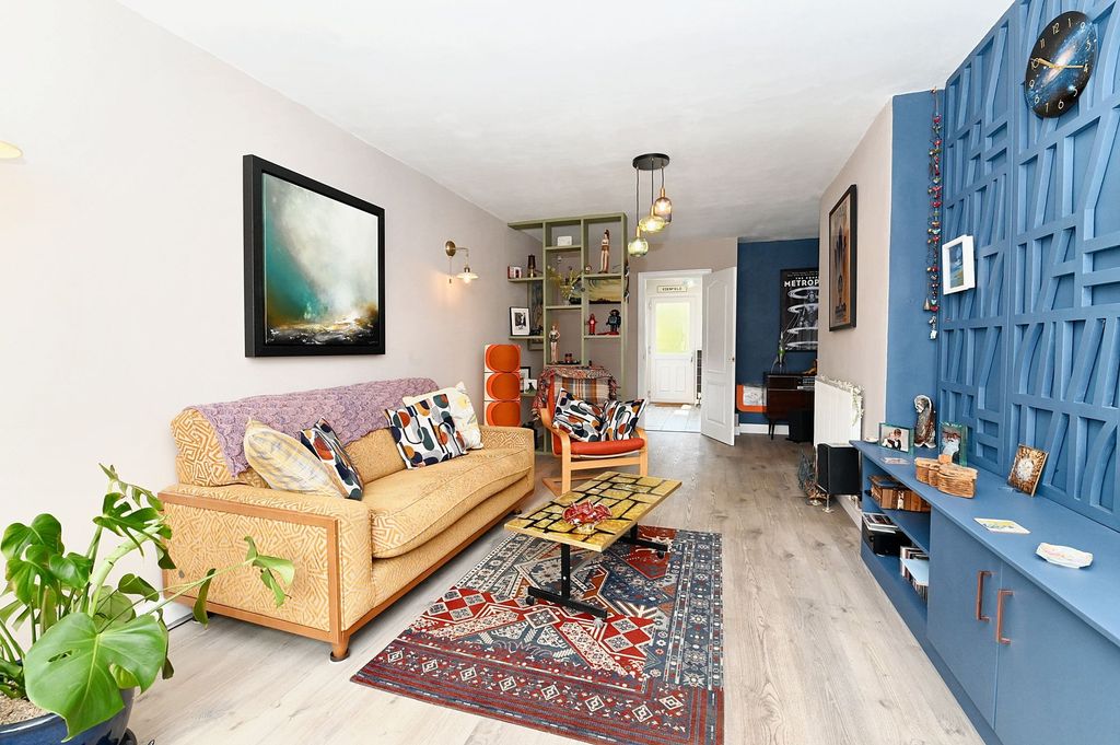 Property photo 1 of 27