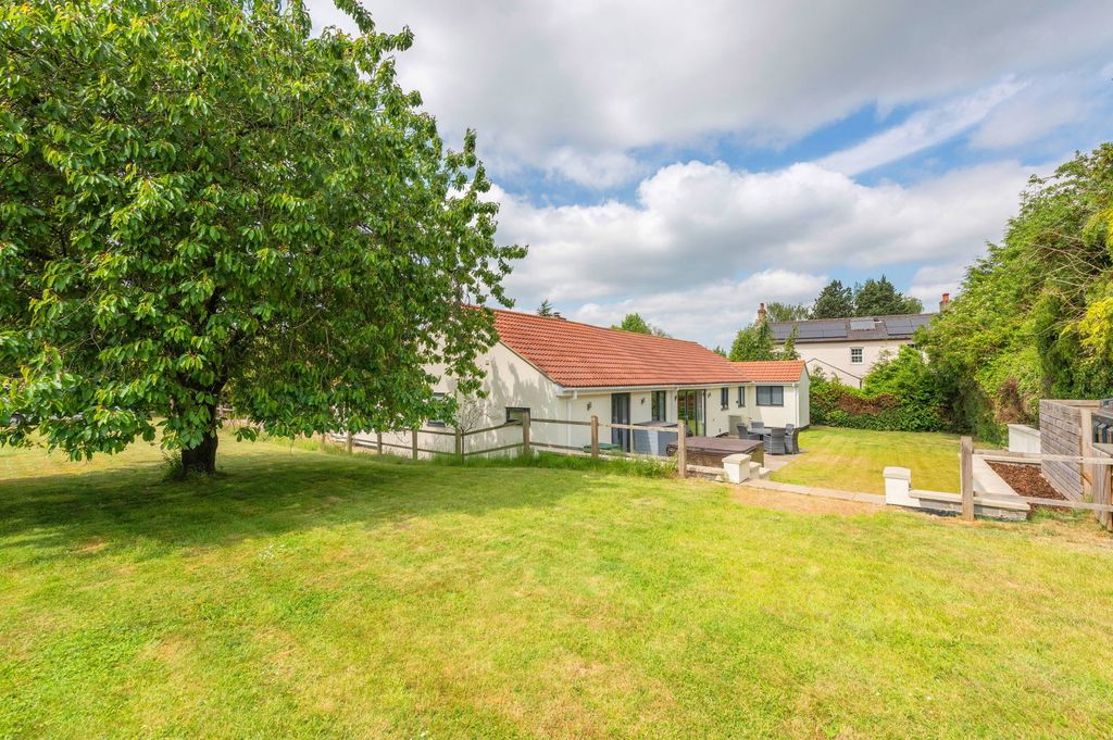 Property photo 3 of 44