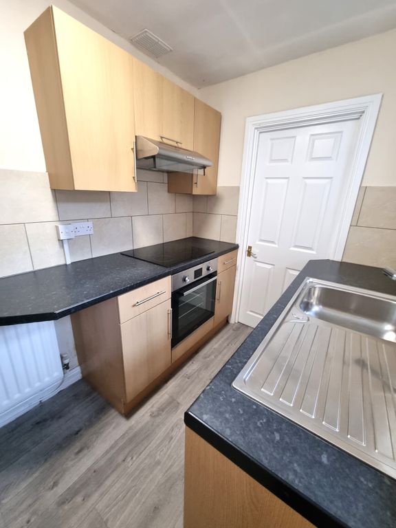 Property photo 2 of 8 Kitchen