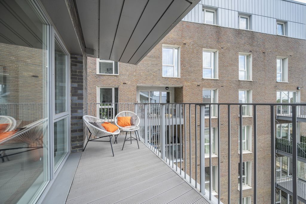 Property photo 2 of 18 4209182