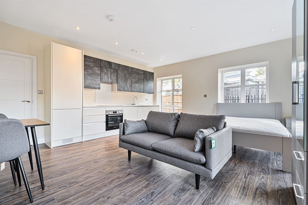 Property photo 2 of 7 Living Area