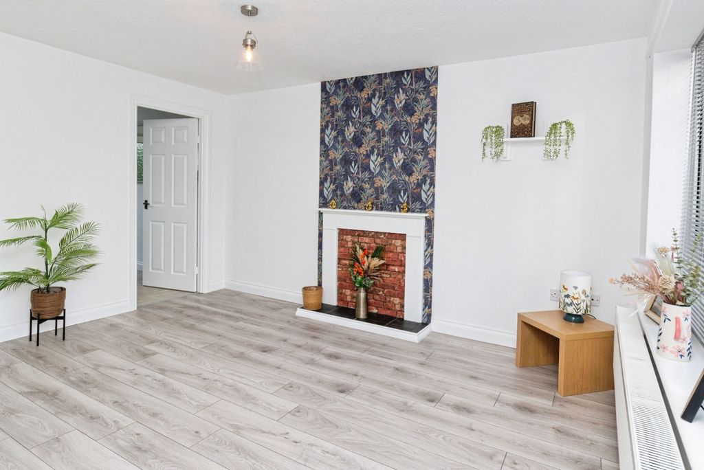 Property photo 3 of 20 4657044