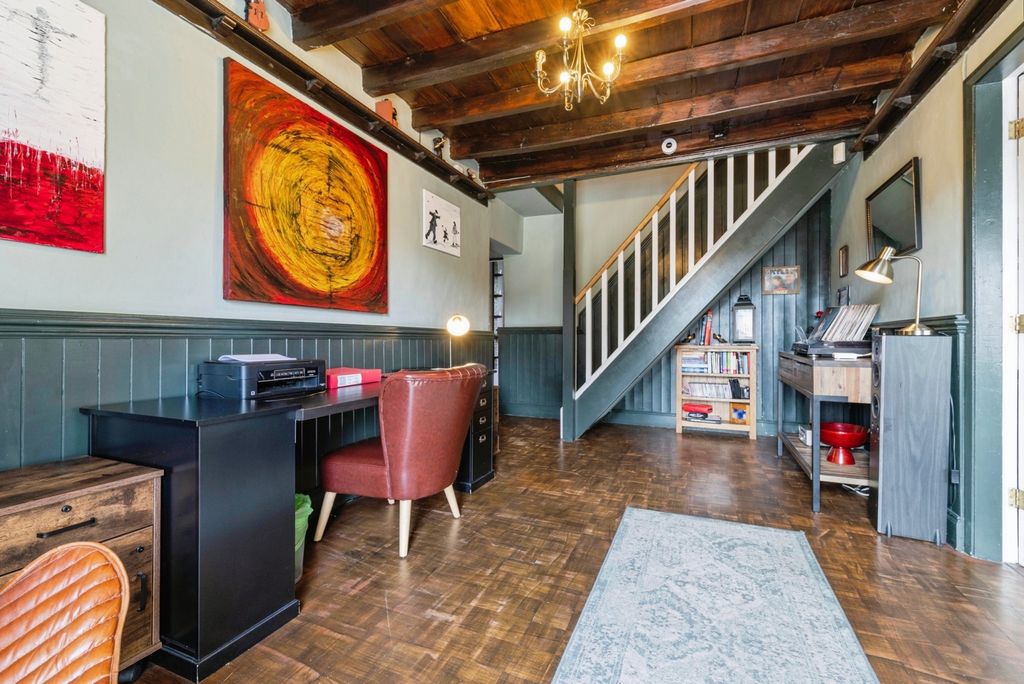Property photo 3 of 19 Pbox-Img.Jpg