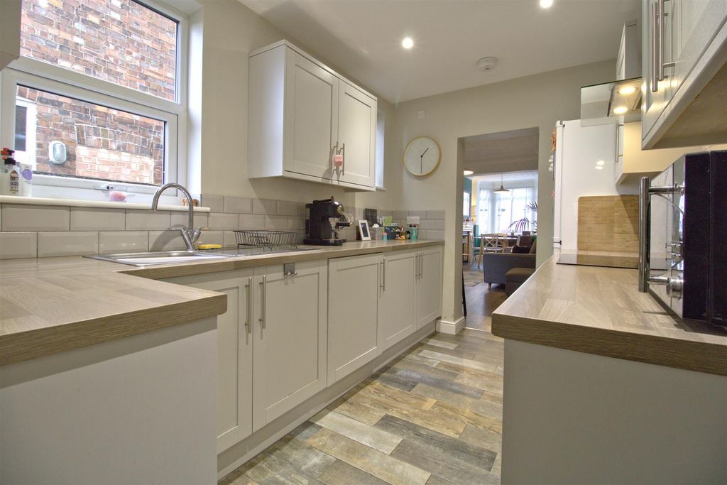 Property photo 3 of 37 Kitchen