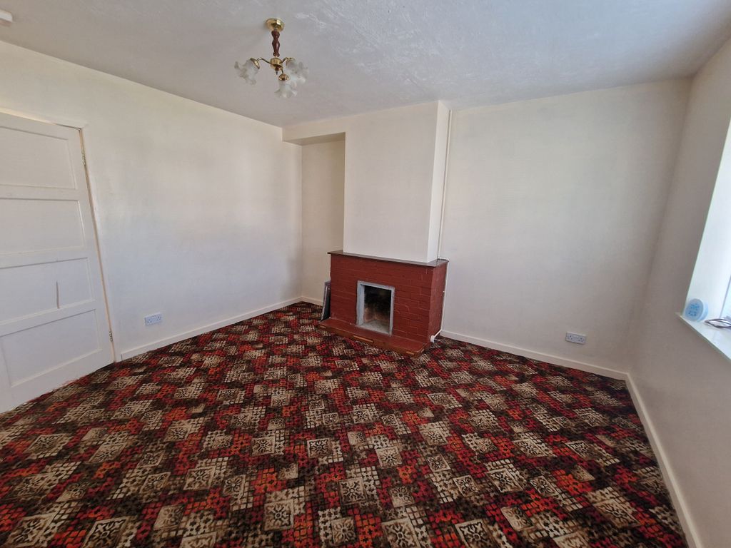 Property photo 3 of 17 Sitting Room